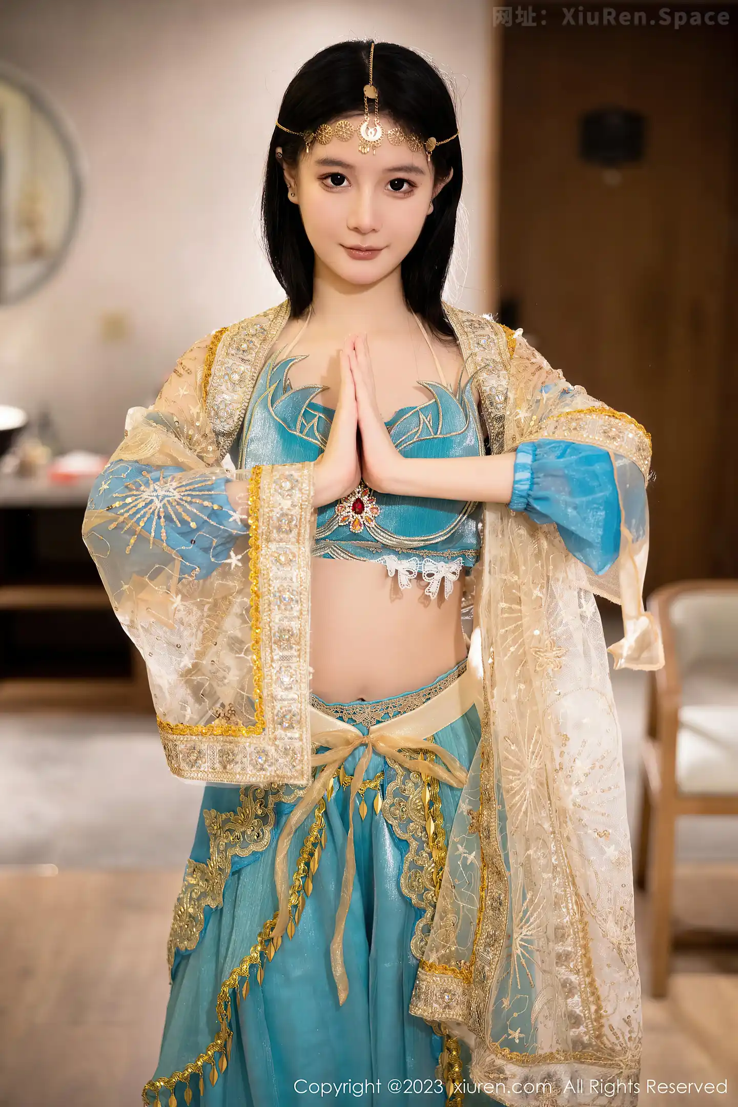 图片[4]-[XiuRen秀人网]VOL.7469 模特幼幼性感蓝色西域舞娘短裙露黑色内裤秀白嫩美腿诱惑写真82P-秀人网官方网站